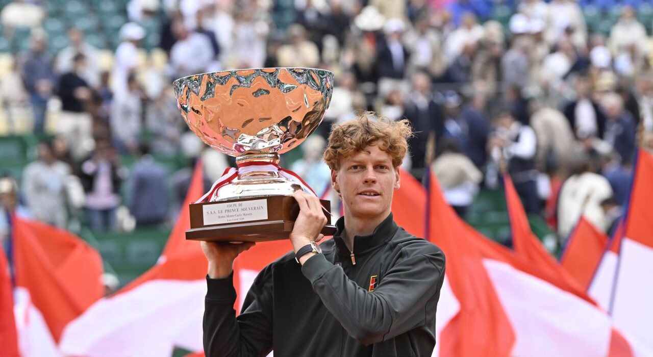 Impecabil! Sinner l-a învins pe Alcaraz în finala turneului de la Monte Carlo și redevine numărul unu mondial