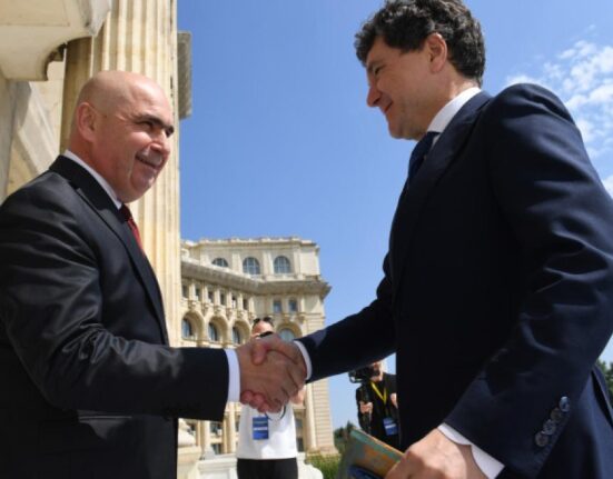 Ilie Bolojan nu pleacă din Guvern. Ce se întâmplă în scenariul în care PSD își retrage miniștrii, cum a făcut, în 2009, cu Guvernul Boc