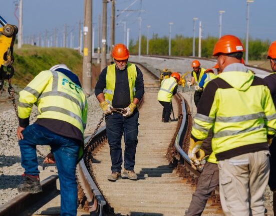 Încă 10 kilometri de cale ferată modernizată, cu fonduri PNRR, au fost dați în circulație în România