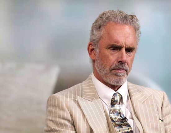 Jordan Peterson suferă de o afecțiune neurologică gravă: „Fiecare zi din ultimul an a fost un iad”, afirmă fiica sa