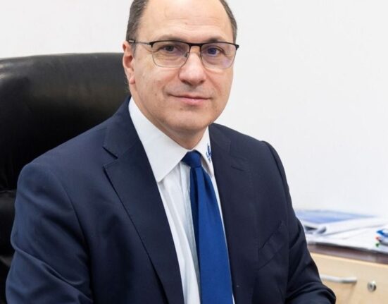 Ministrul Educației propune bani în plus pentru profesorii care muncesc peste 40 de ore pe săptămână