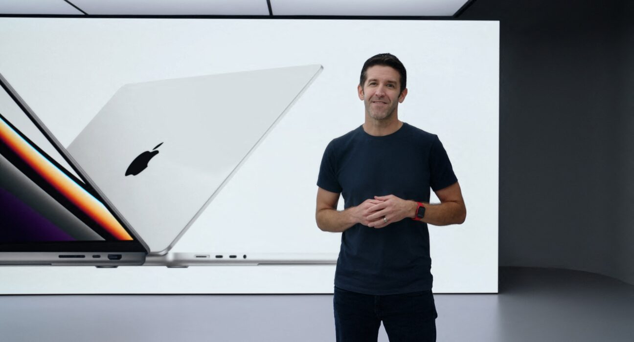 „O decizie bruscă”. Tim Cook pleacă de la conducerea Apple după 15 ani, a fost anunțat noul director general