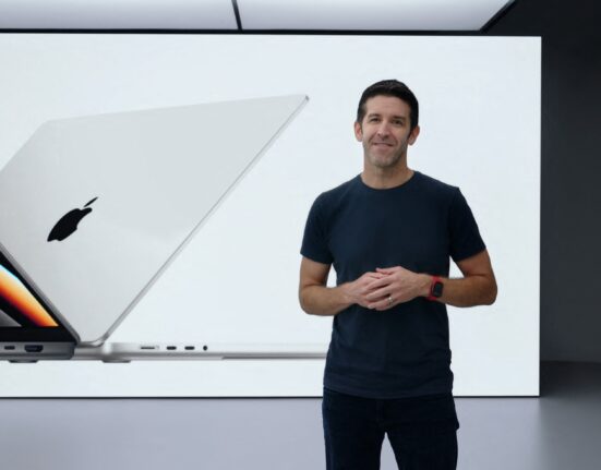 „O decizie bruscă”. Tim Cook pleacă de la conducerea Apple după 15 ani, a fost anunțat noul director general