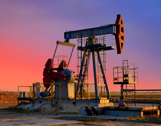 Petrolul este scump astăzi, dar acum 6 ani oamenii plăteau ca să scape de el