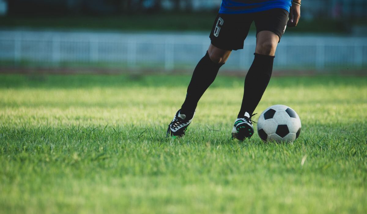 Cum eviți reparațiile frecvente la terenuri sportive cu gazon artificial