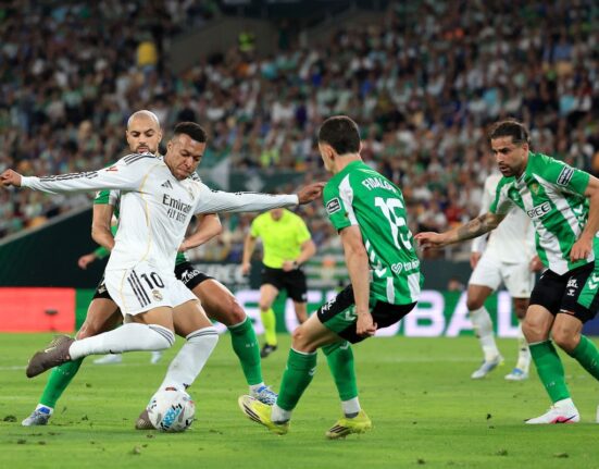 Remiză pentru Real Madrid » „Galacticii” se încurcă în cursa pentru titlu după deplasarea la Betis