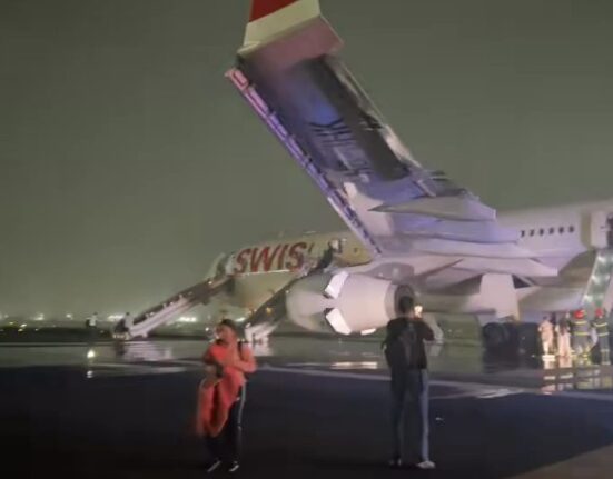 Un avion Swiss Air a anulat decolarea la aproape 200 km/h după ce i-a luat foc un motor, șase oameni au fost răniți
