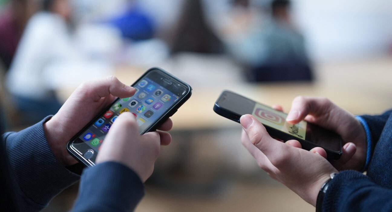 UE aduce o aplicație de verificare online a vârstei care pare să vină cu mai multe probleme decât soluții