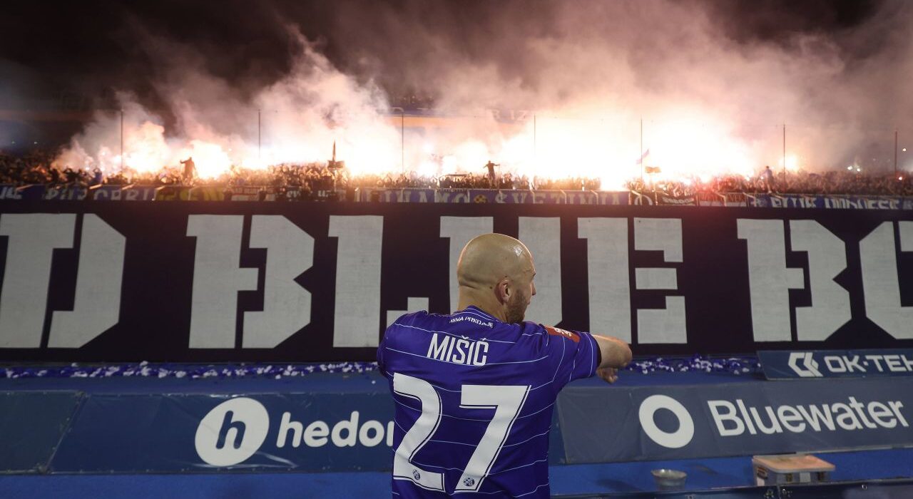 Show cu Bad Blue Boys după ce Dinamo Zagreb a devenit campioană în Croația înainte să joace!