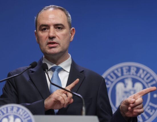 Execuția bugetară la final de martie: Deficitul s-a înjumătățit, dar o criză politică poate șterge tot ce s-a câștigat