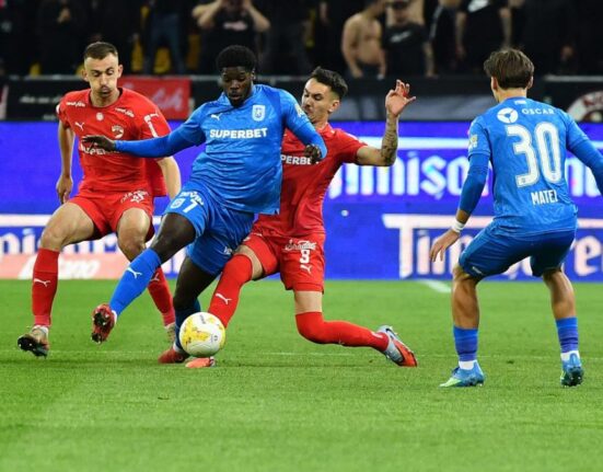 Universitatea Craiova învinge dramatic Dinamo și urcă pe primul loc