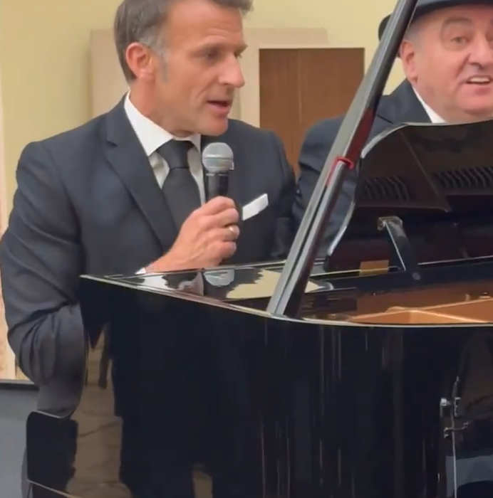 Emmanuel Macron a cântat un celebru cântec francez în timpul unui dineu de stat la Erevan