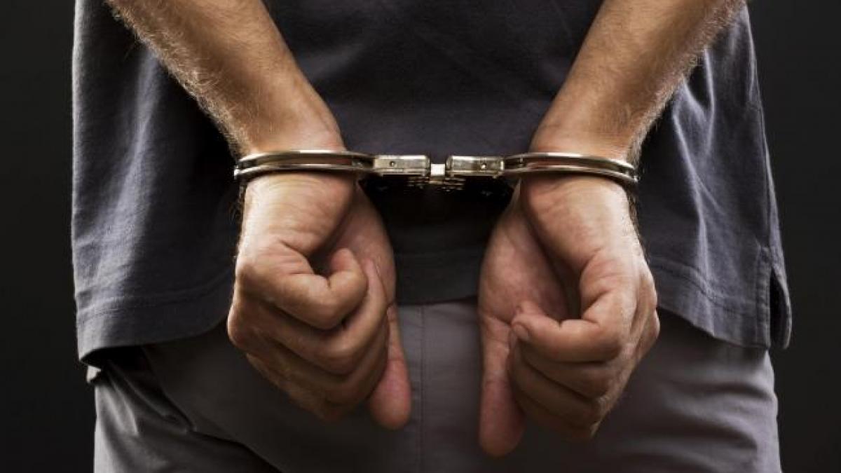 FBI: Român acuzat de fraude bancare riscă 30 de ani de închisoare după extrădarea în Statele Unite