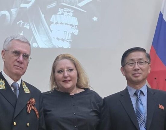 Șoșoacă, din nou în vizită la Ambasada Rusiei unde s-a fotografiat alături de omul lui Kim Jong Un
