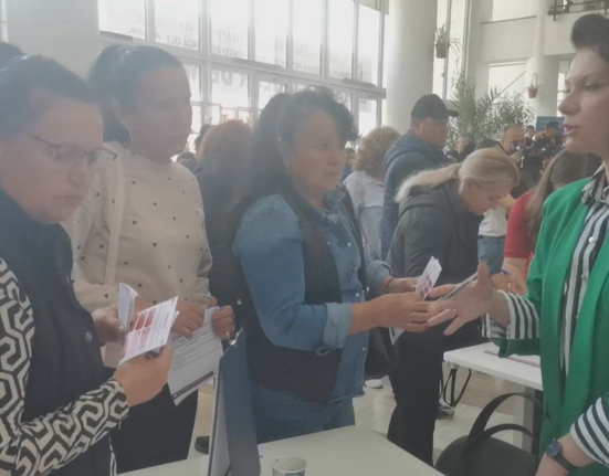 Cine își mai caută job la bursa locurilor de muncă și cu ce succes. „Creierul merge, dar au apăsat niște supărări pe mine” REPORTAJ