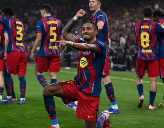 Ce umilință! Barcelona a câștigat campionatul acasă, după un meci cu Real Madrid. „Galacticii”, obligați să vadă cum marii rivali ridică trofeul