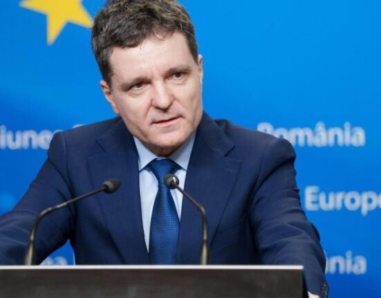 Oastea „pro-UE” a lui Bolojan a declarat război ideologic „trumpistului” Nicușor Dan