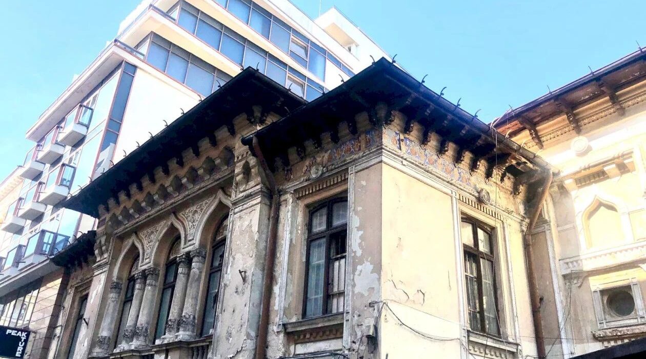 Agonia unui minunat monument din centrul Bucureștiului, capodoperă a stilului de arhitectură Socolescu. Casa a ars în văzul lumii