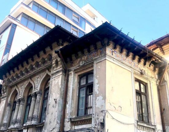 Agonia unui minunat monument din centrul Bucureștiului, capodoperă a stilului de arhitectură Socolescu. Casa a ars în văzul lumii