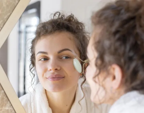 Obiceiul care te îmbătrânește fără să-ți dai seama: Mulți oameni îl consideră normal