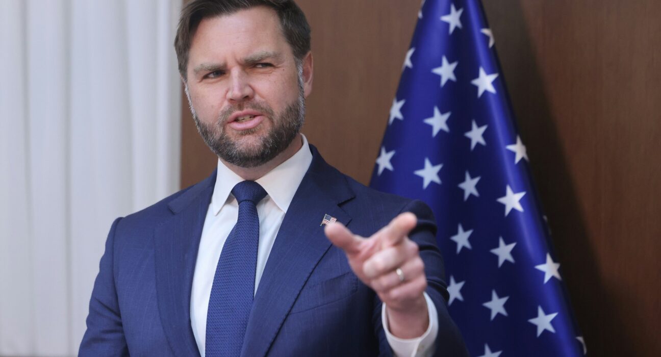 JD Vance condamnă uciderea „inacceptabilă” a unui student alb în Marea Britanie. Cum îi răspunde guvernul de la Londra