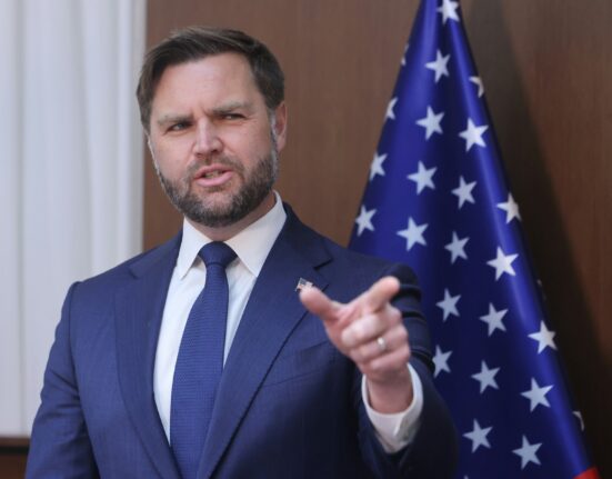 JD Vance condamnă uciderea „inacceptabilă” a unui student alb în Marea Britanie. Cum îi răspunde guvernul de la Londra