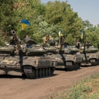 Cum ar putea sistemele active de protecție anti-dronă să readucă blindatele pe câmpul de luptă. Soluția la care lucrează industria ucraineană
