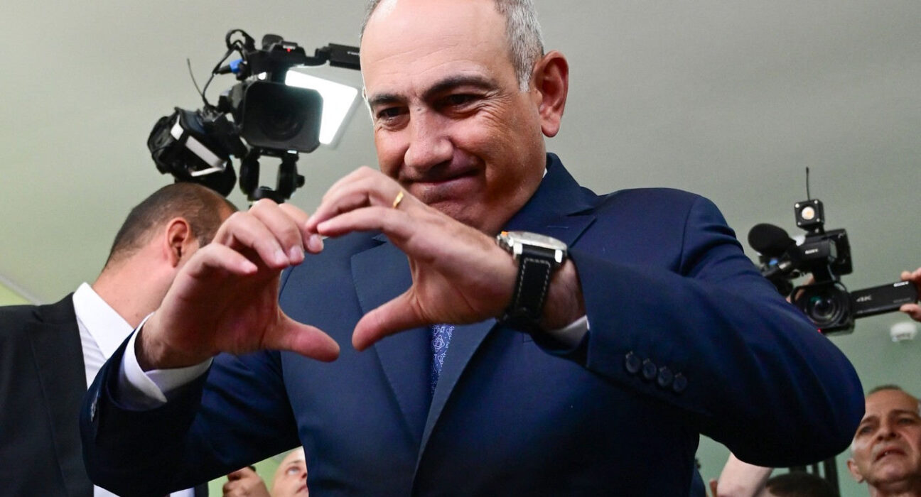 LIVE: 1.500.000 de oameni din 2.500.000 au votat la alegerile cruciale din Armenia. Sondaje contradictorii la ieşirea de la urne