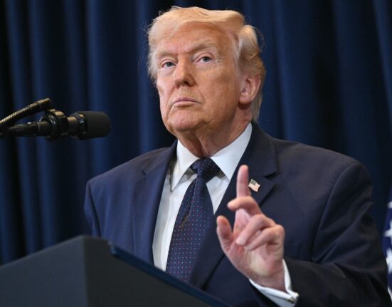 VIDEO Deranjat de întrebări, Trump a părăsit un interviu la postul NBC News