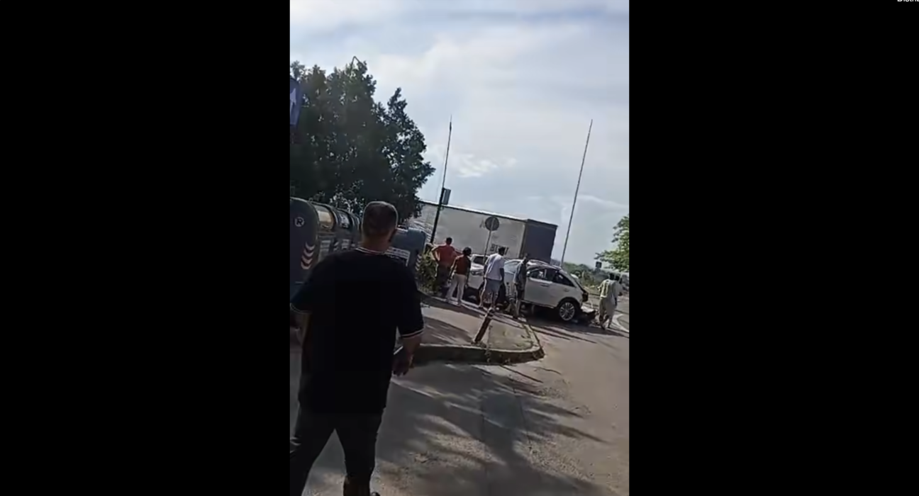 Șoferul de TIR care a lovit 8 mașini și un autobuz în Constanța a primit spray lacrimogen și picioare din partea polițiștilor. Imagini cu intervenția, ce spune șeful poliției locale