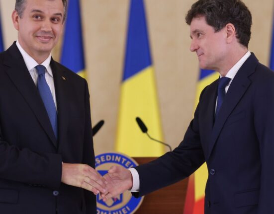 Politico: Ceasul constituțional ticăie, iar negocierile pentru noul guvern al României stagnează