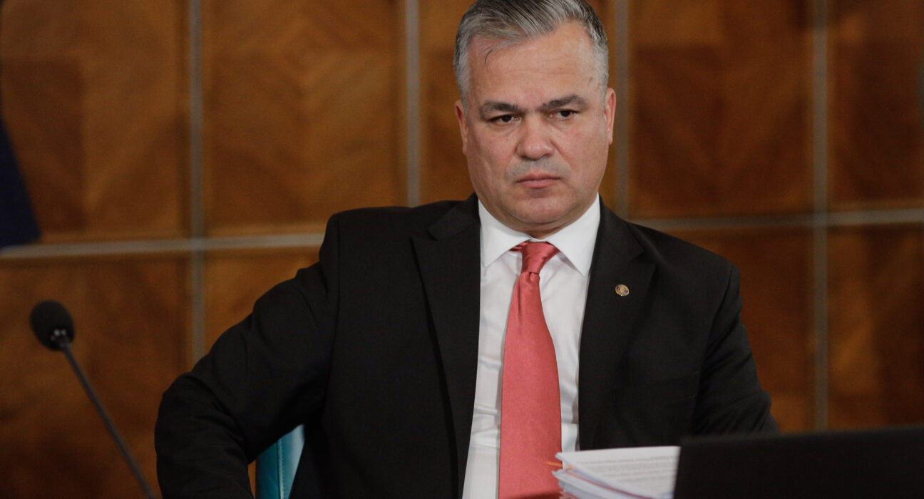 Veștea respinge ultimatumul PNL pentru depunerea mandatului. „Nu sunt vremuri pentru un guvern minoritar”