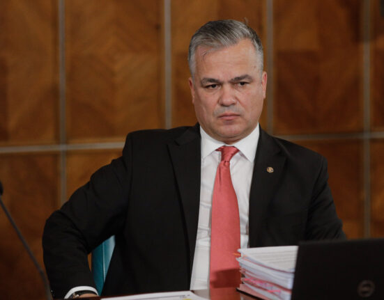 Veștea respinge ultimatumul PNL pentru depunerea mandatului. „Nu sunt vremuri pentru un guvern minoritar”
