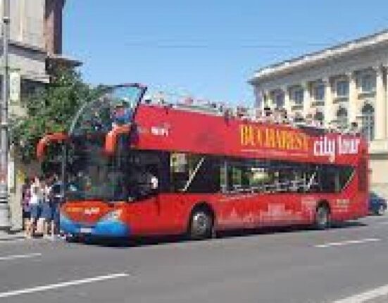 Veste excelentă pentru turiști! Până când poți circula la preț redus cu autobuzele Bucharest City Tour