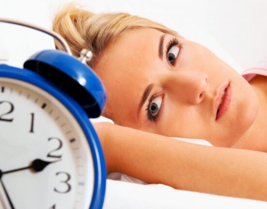 Te trezești noaptea? 10 soluții simple care te ajută să adormi rapid