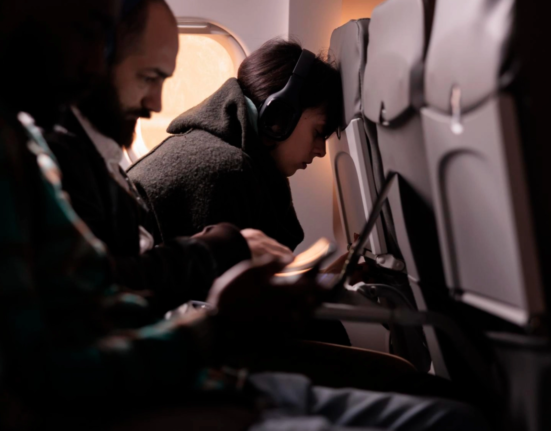 Te simți epuizat după un zbor lung? Ce spun specialiștii despre adaptarea la jet lag