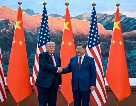 China sancționează 10 companii americane din domeniul apărării după noile restricții impuse de Pentagon