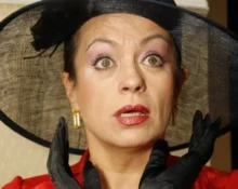 VIDEO Actrița Adriana Trandafir, victima escrocilor. Percheziții ale Poliției Capitalei la indivizii care au făcut 200 de tranzacții cu cardul artistei