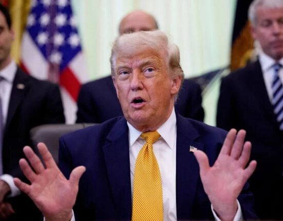 Donald Trump acuză Iranul de „încălcare stupidă” a armistițiului în urma atacurilor asupra unor nave în Strâmtoarea Ormuz