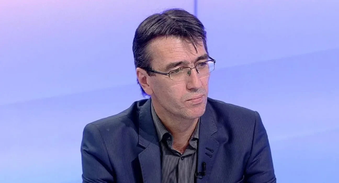 Avocatul Toni Neacșu a calculat și a anunțat data la care ar putea fi organizate alegerile anticipate