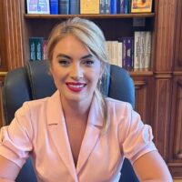Avocata Silvia Uscov demisionează din AUR: „Am descoperit că nu suntem animați de aceleași valori”