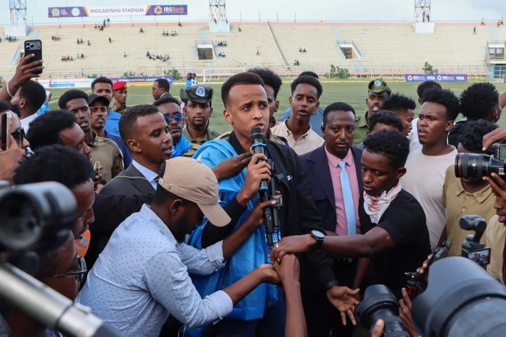 Omar Artan a vorbit oamenilor la revenirea &icirc;n Somalia (Foto: EPAImages)