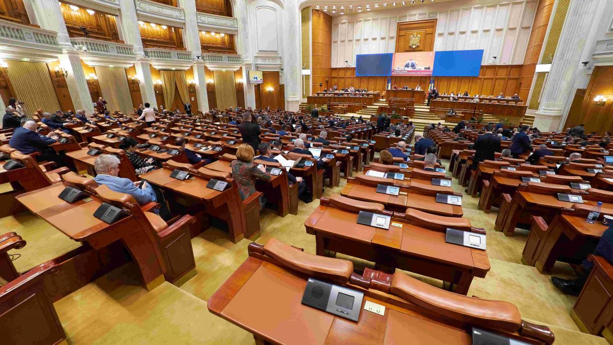 Parlamentul a votat legea „Lift pentru viață”: Criteriile prin care blocurile pot beneficia de ascensoare și platforme
