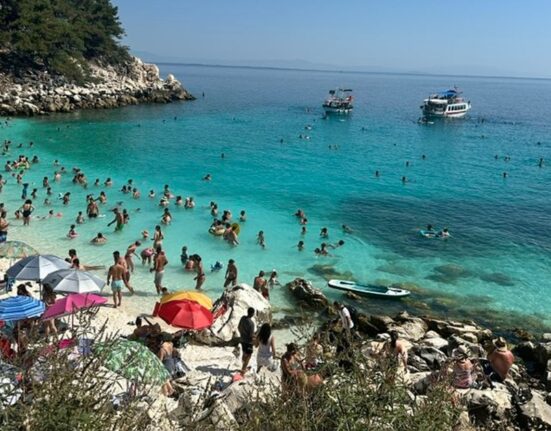 Turiști români în Thassos, acuzați că au plecat fără să plătească o consumație de 43 de euro: „Foarte urât, domnilor! / Probabil erau daci prea liberi”