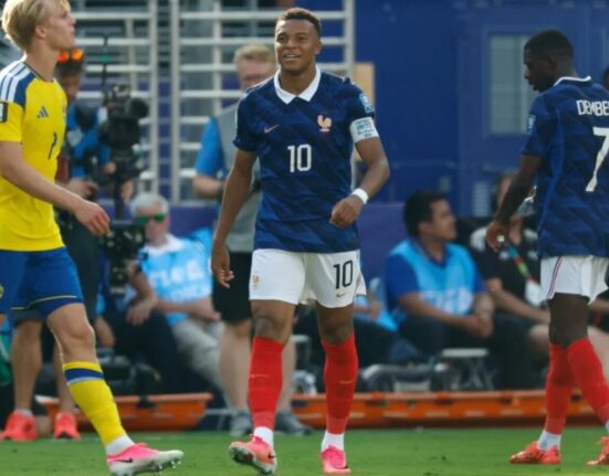 Franța s-a calificat la pas în optimile Cupei Mondiale. Mbappe a reușit dubla și îl egalează pe Messi