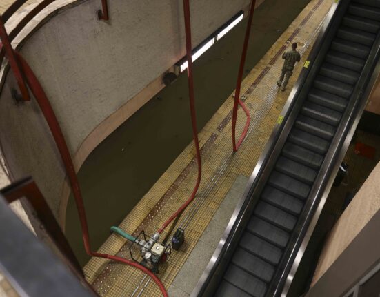 După 28 de ore, stația de metrou Piața Victoriei 2 s-a redeschis. Imagini din subteran, publicate de ministrul Transporturilor