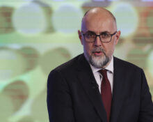 Kelemen Hunor: George Simion „se uită la meci, mai mănâncă popcorn, mai bea o bere și crește” în sondaje, fără să facă nimic. UDMR dă termen să se termine meciul în iulie