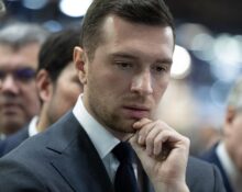 Cine este iubita lui Jordan Bardella și de ce îi încurcă planurile politice