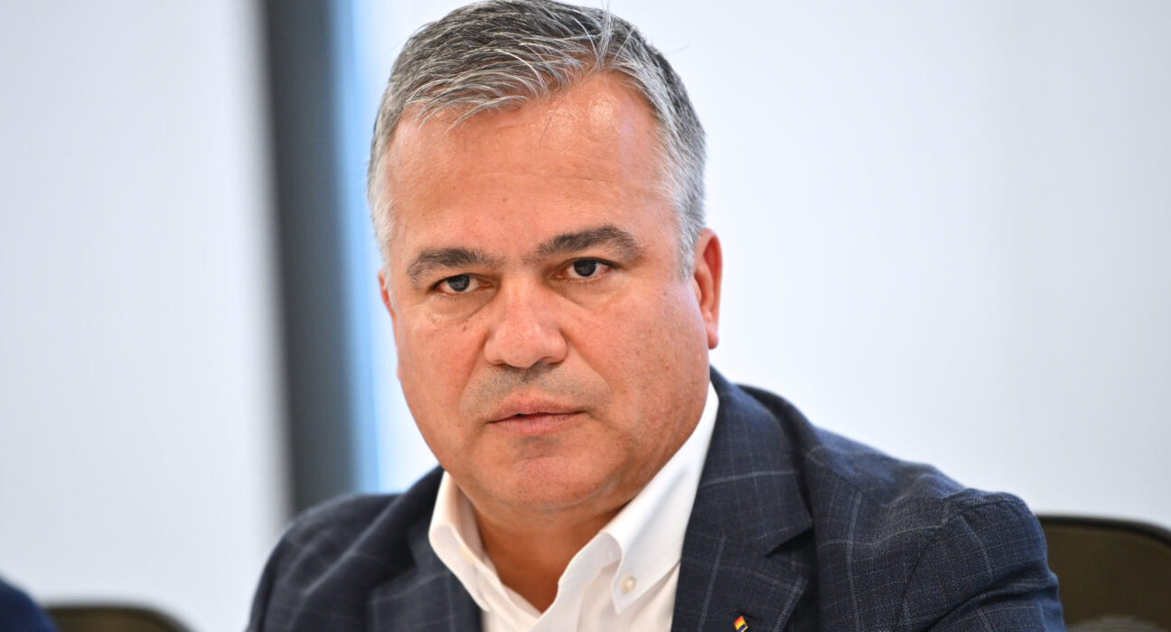 Casele, serviciile secrete și oamenii lor