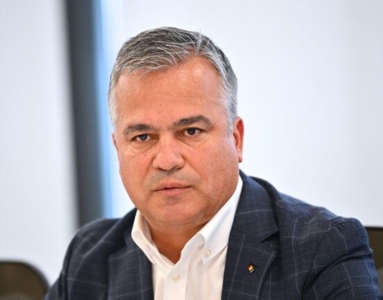 Casele, serviciile secrete și oamenii lor 